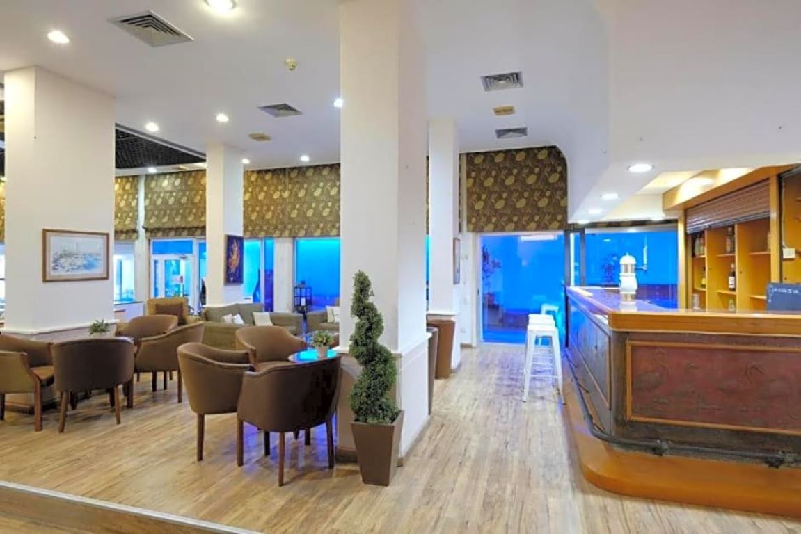 Flamingo Beach Hotel-Lobby.jpg