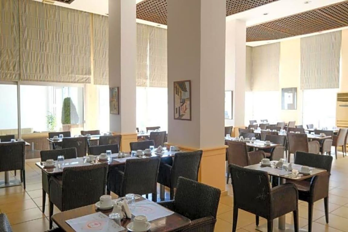 Flamingo Beach Hotel-Restoran.jpg