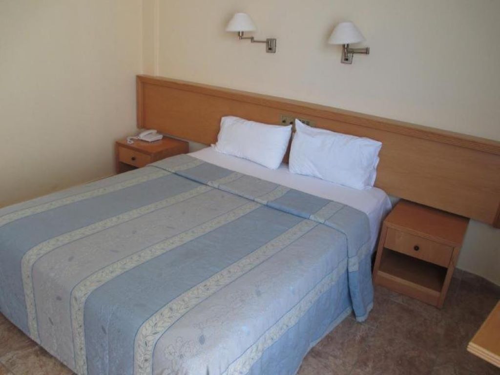 Flamingo Beach Hotel-Standardna soba.jpg