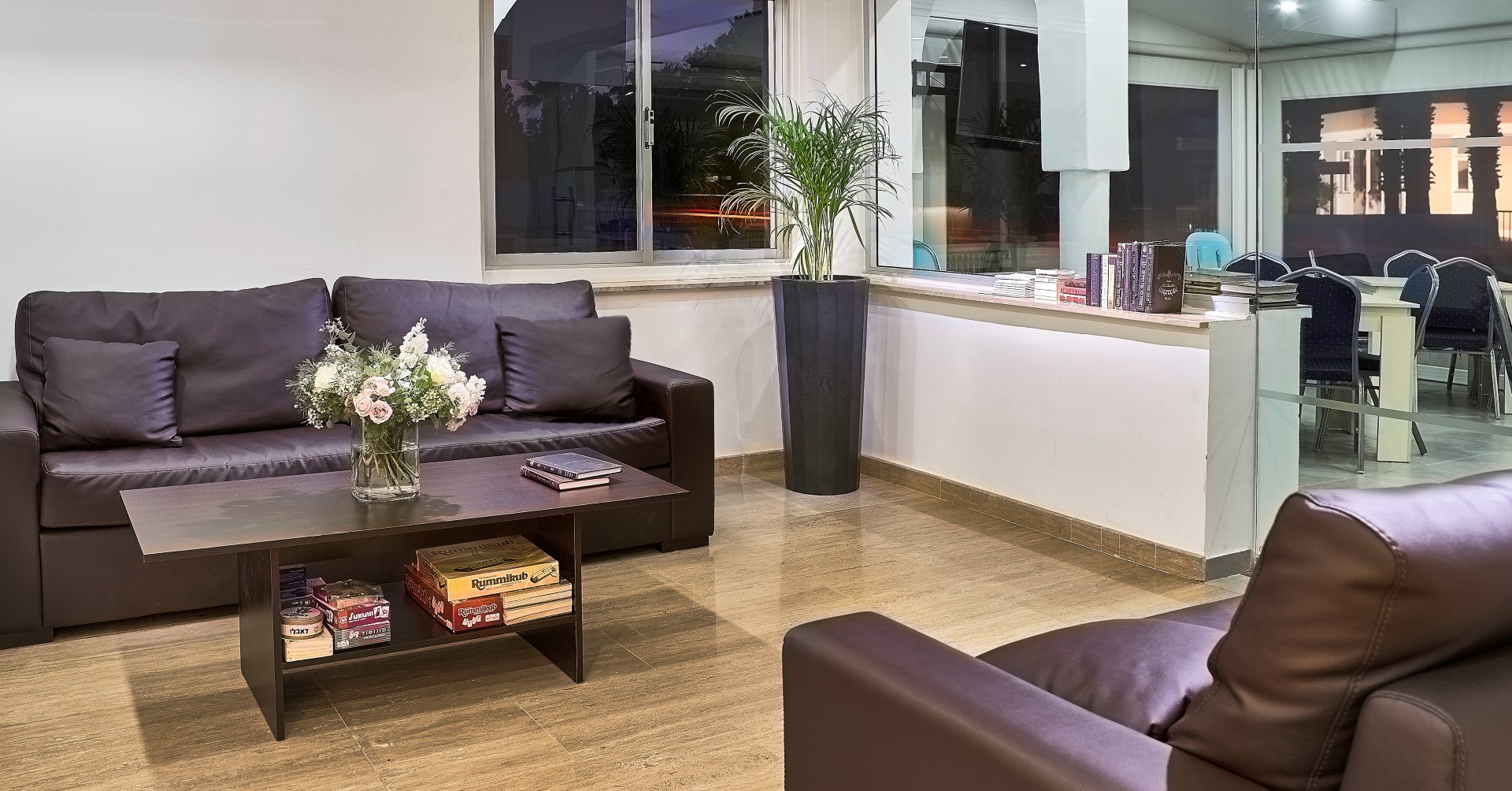 Mikes Kanarium City Hotel-Lobby.jpg