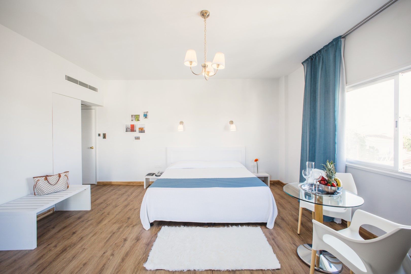 Mikes Kanarium City Hotel-Standardna soba.jpg