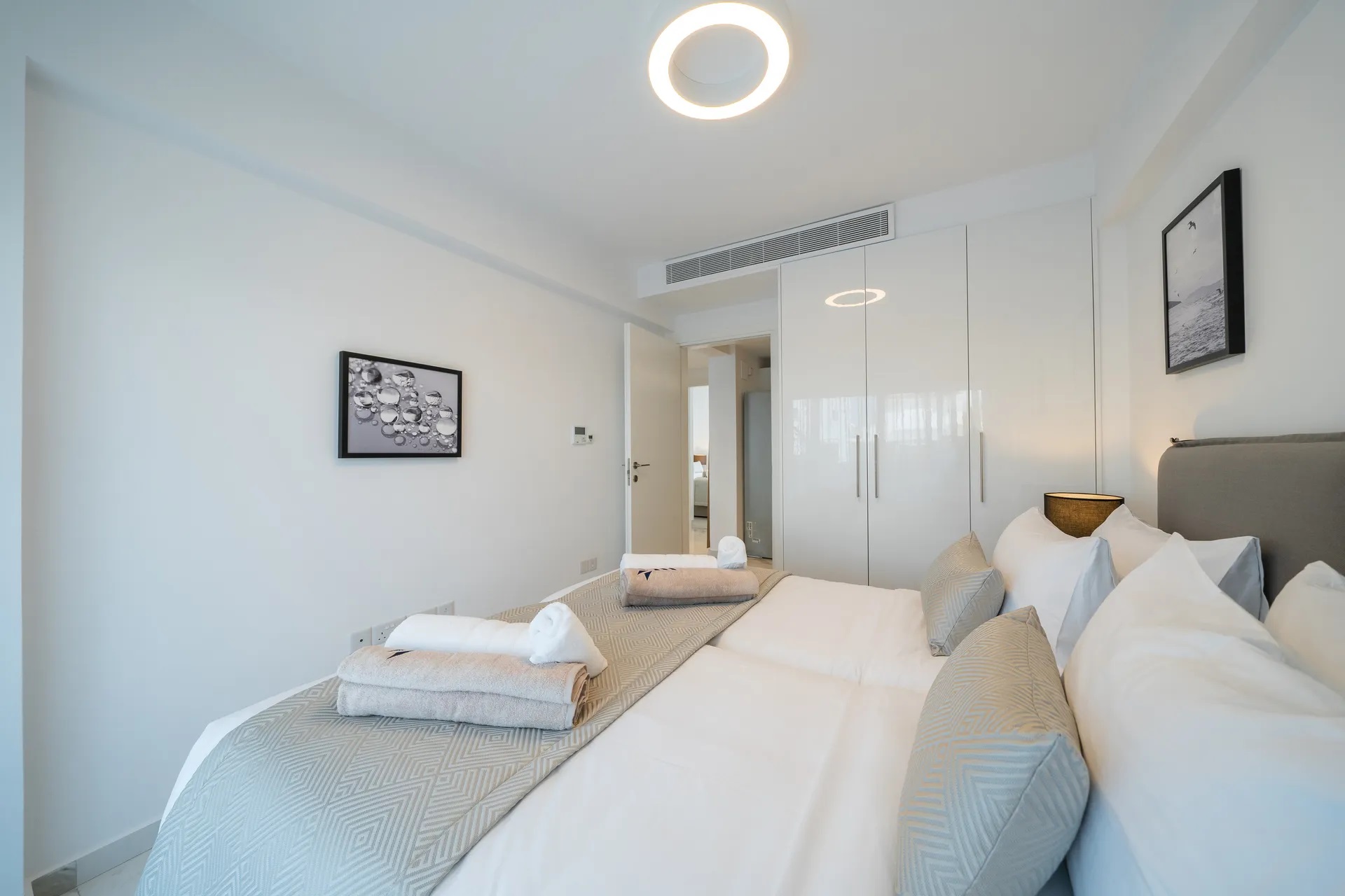 Silver Park-Trosoban apartman spavaca soba.jpg