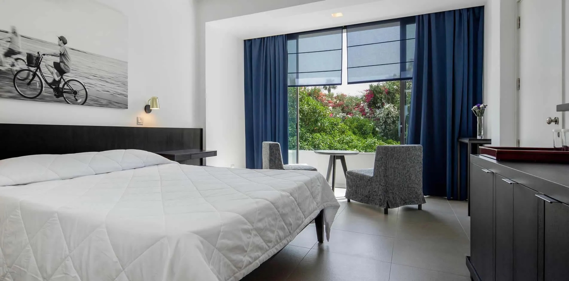 Almyra Hotel-Standardna soba pogled basta.jpg