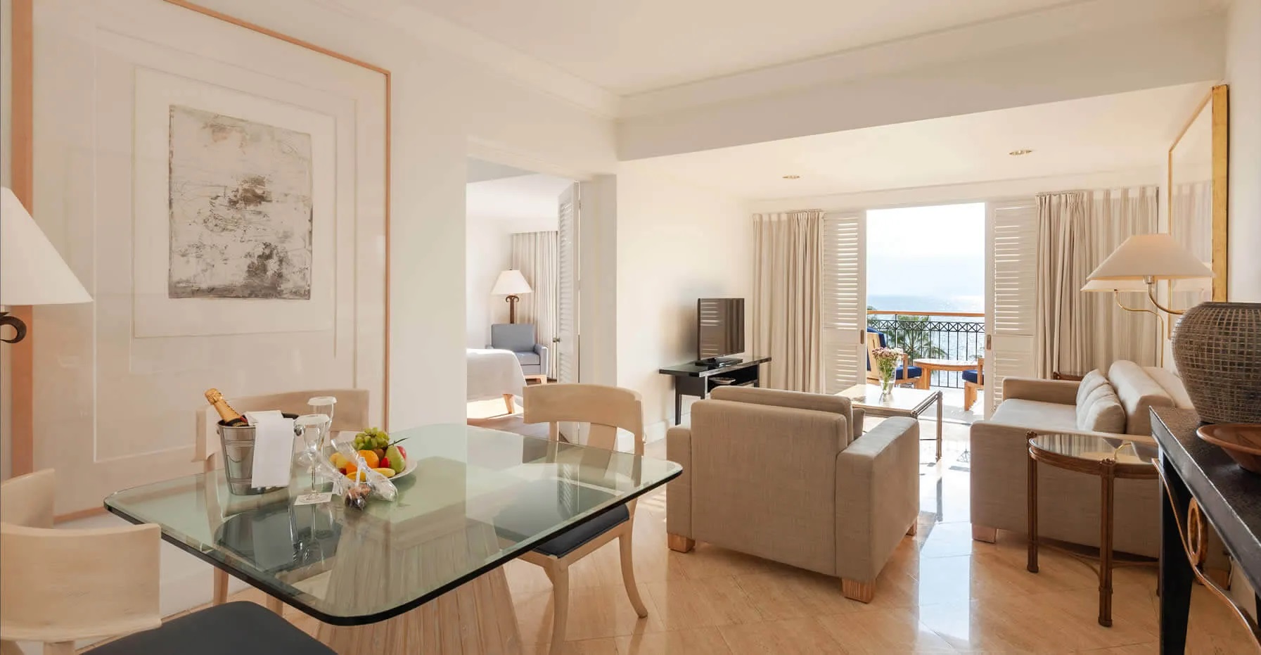Annabelle Hotel-Jednosoban deluxe suite pogled more.jpg