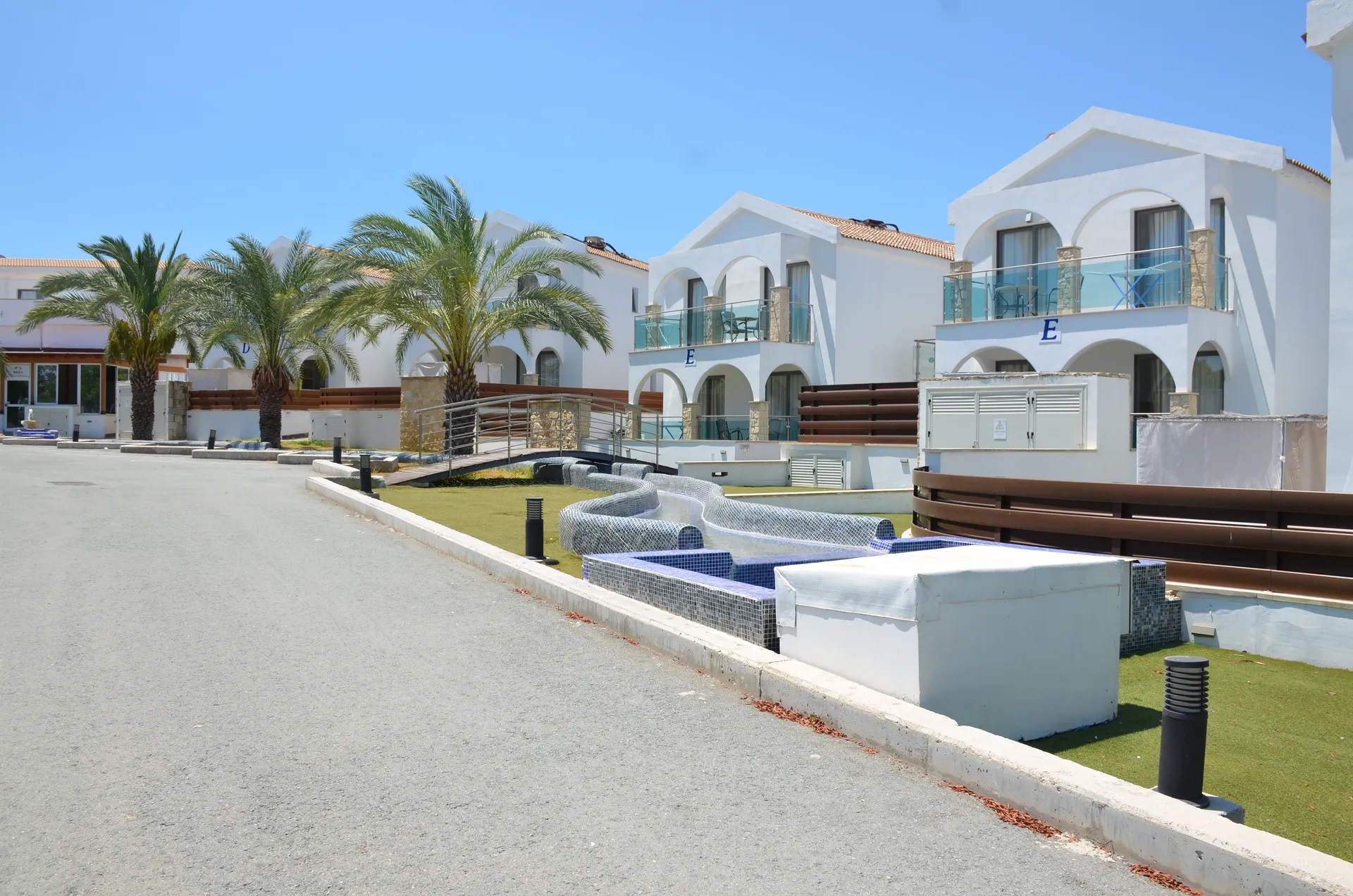 Latchi Escape Hotel and Suites-Kompleks.jpg