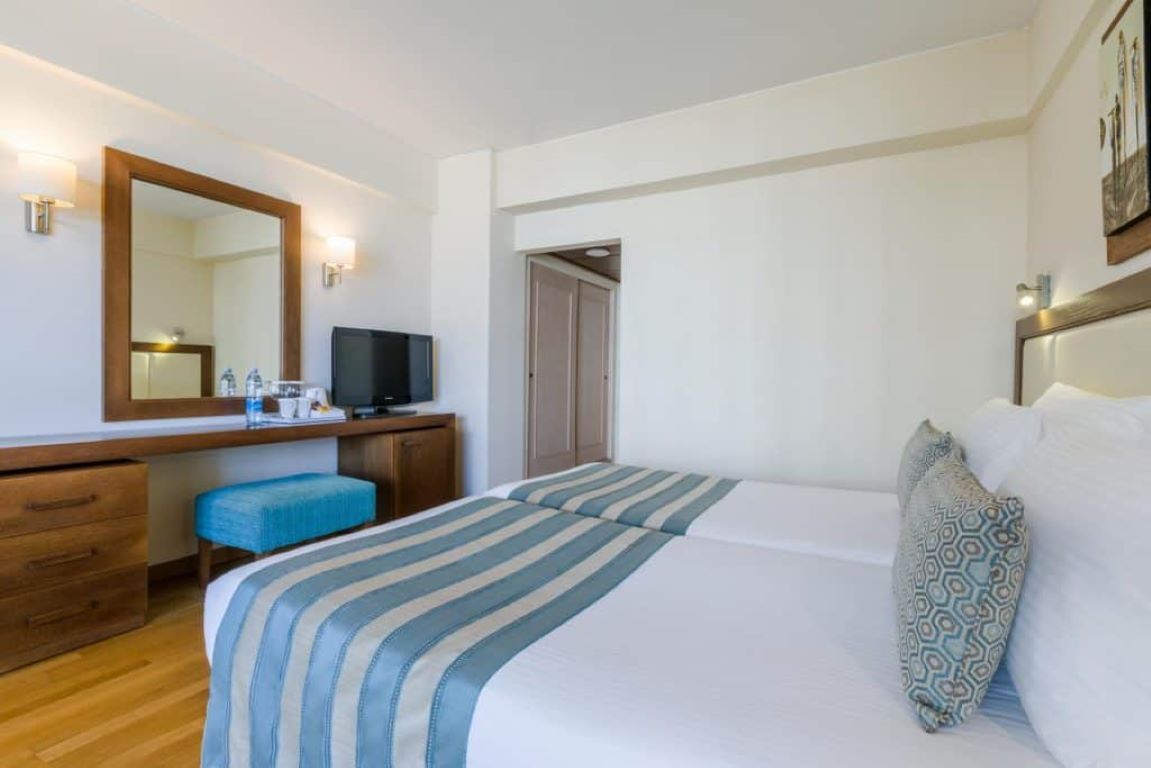 Golden Bay Beach Hotel-Comfort soba.jpg