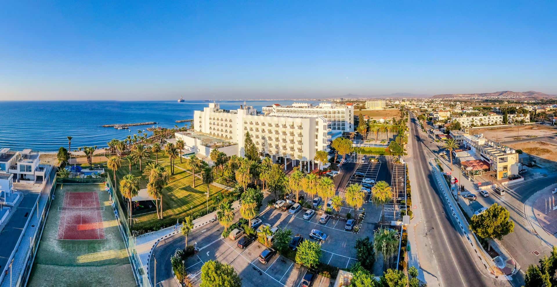Golden Bay Beach Hotel-Hotel spolja.jpg
