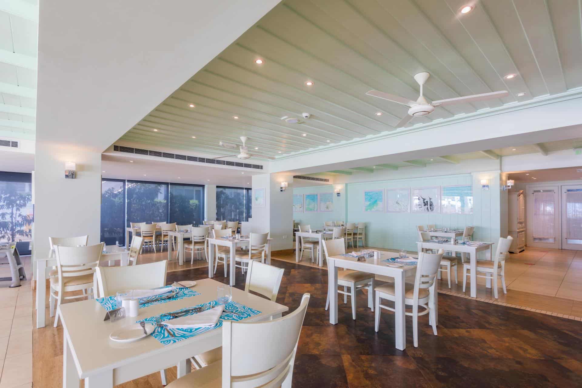Golden Bay Beach Hotel-Restoran.jpg