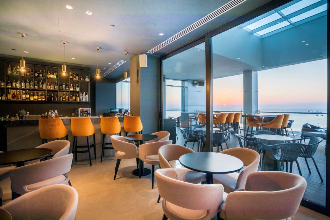 Radisson Blu Hotel-Bar.jpg