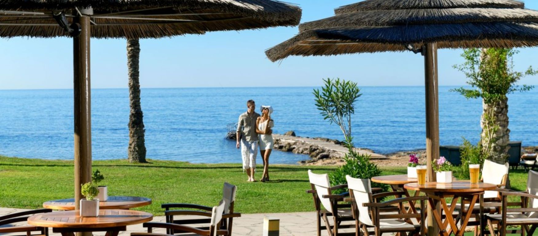 Athena Beach Hotel-Bar na plati.jpg