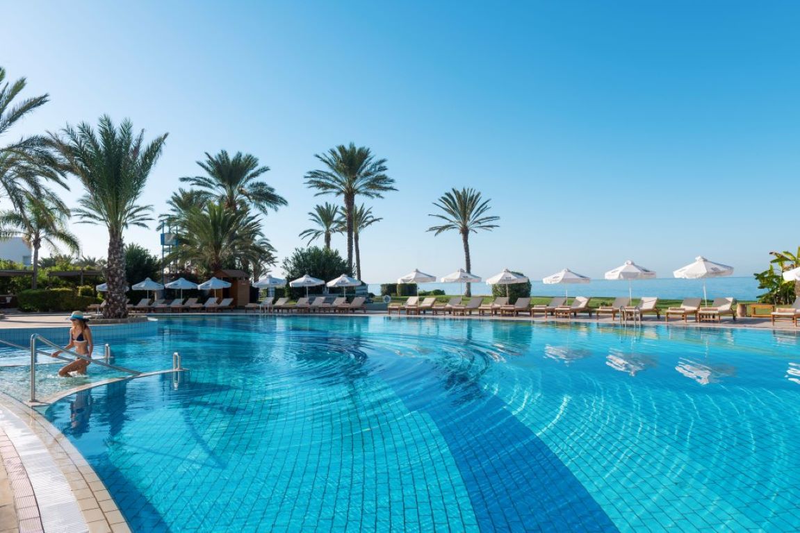 Athena Beach Hotel-Bazen na otvorenom.jpg