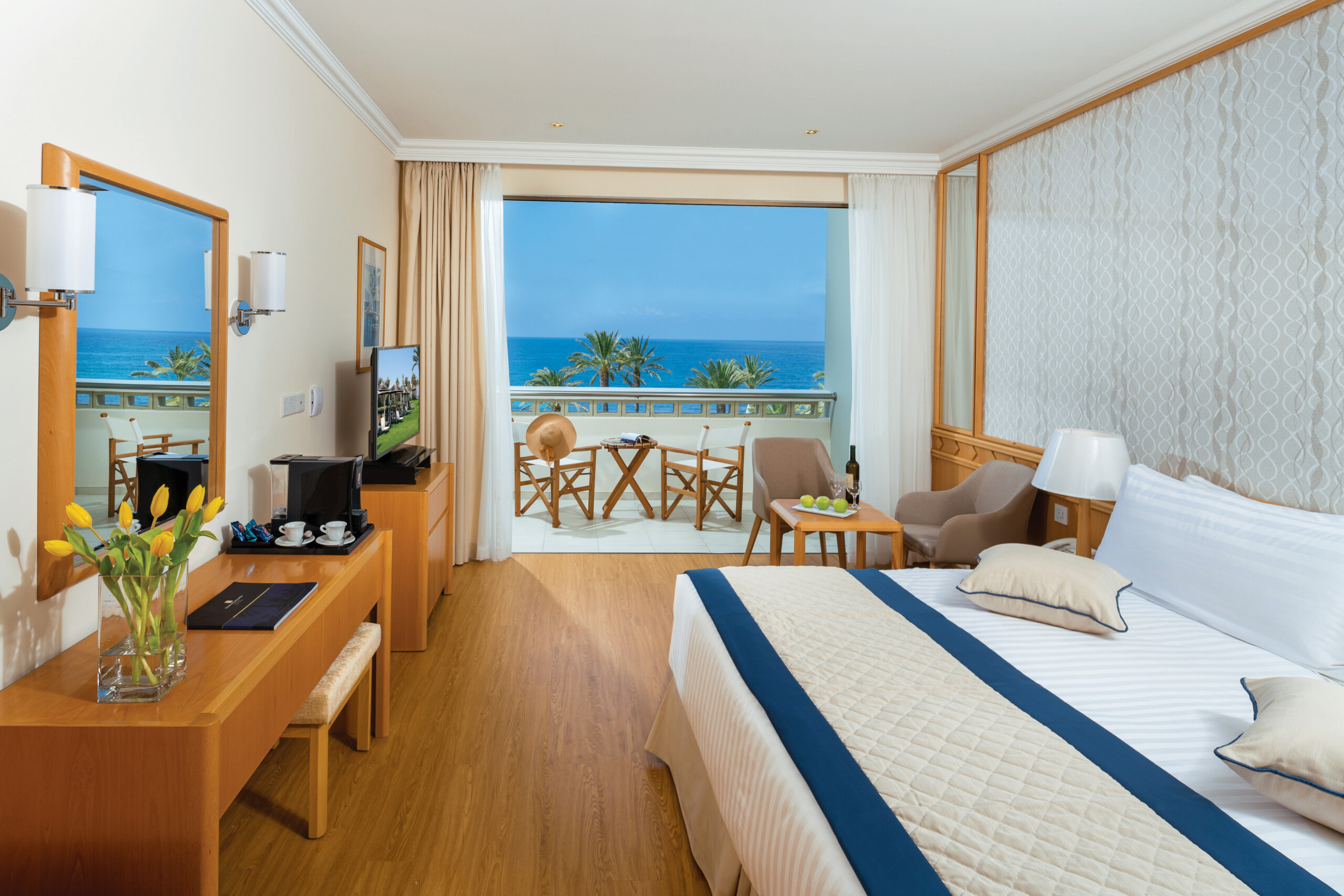 Athena Beach Hotel-Deluxe superior soba.jpg
