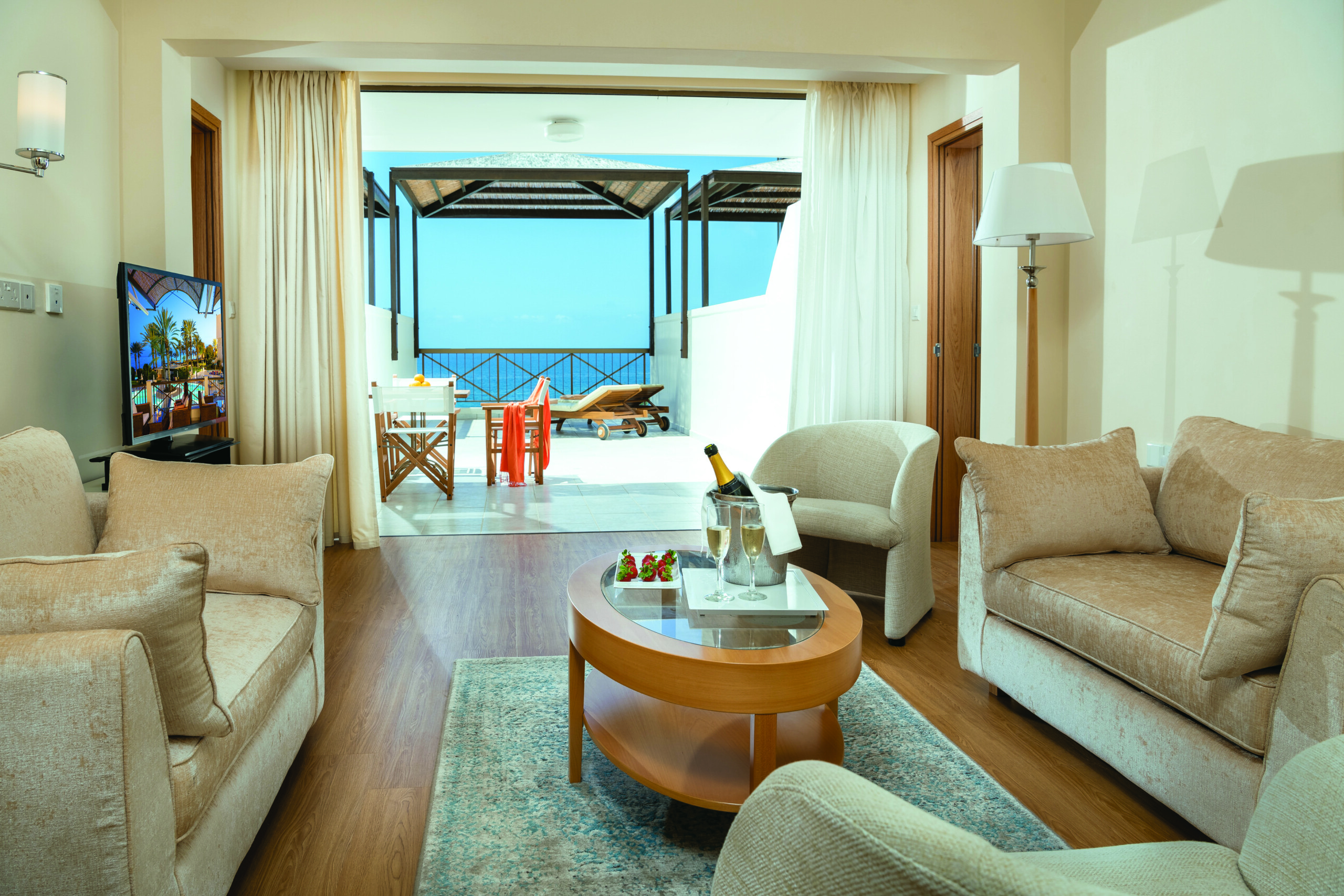 Athena Beach Hotel-Executive jednosoban suite.jpg