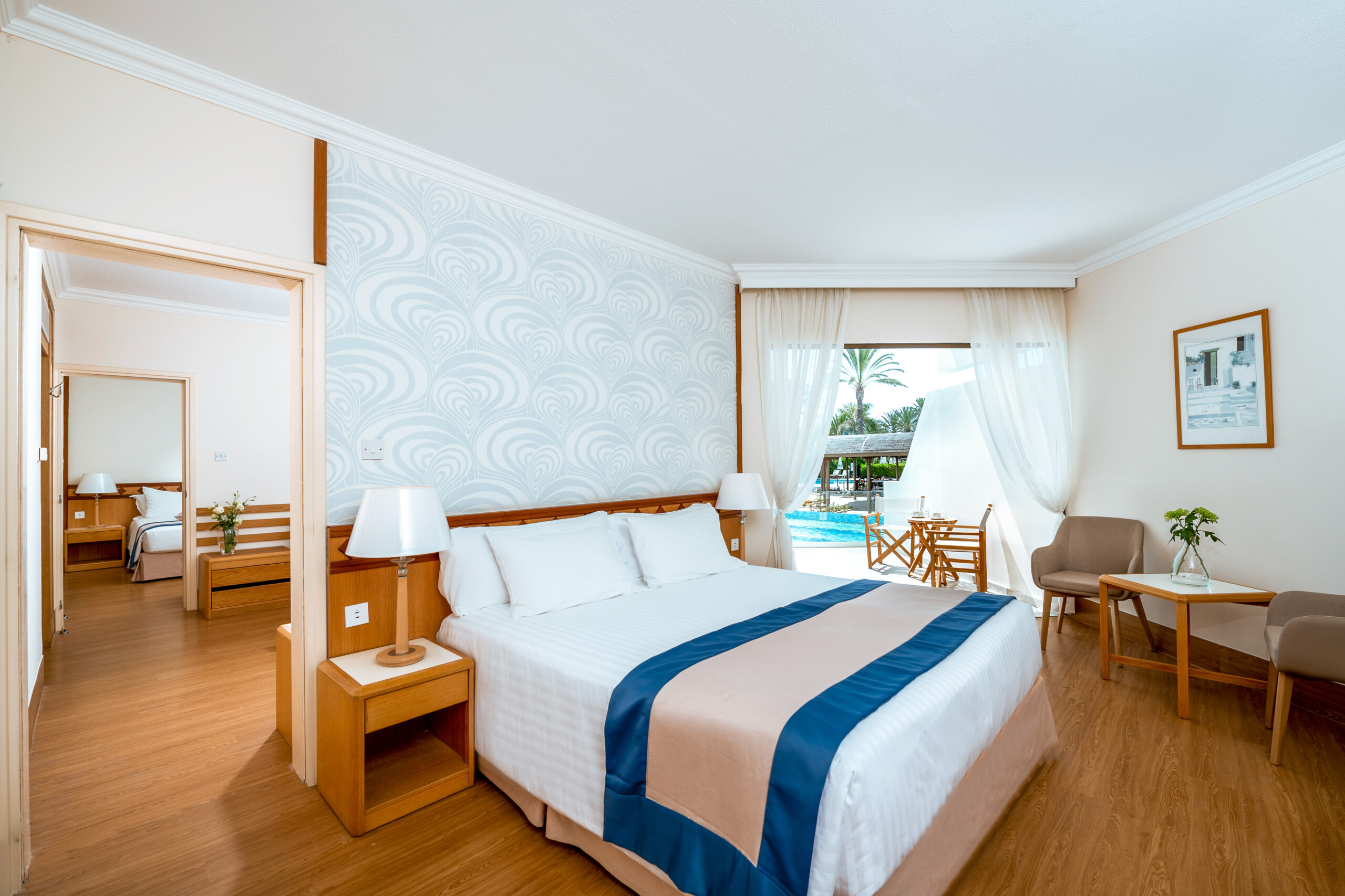 Athena Beach Hotel-Porodicna povezana swim up soba.jpg