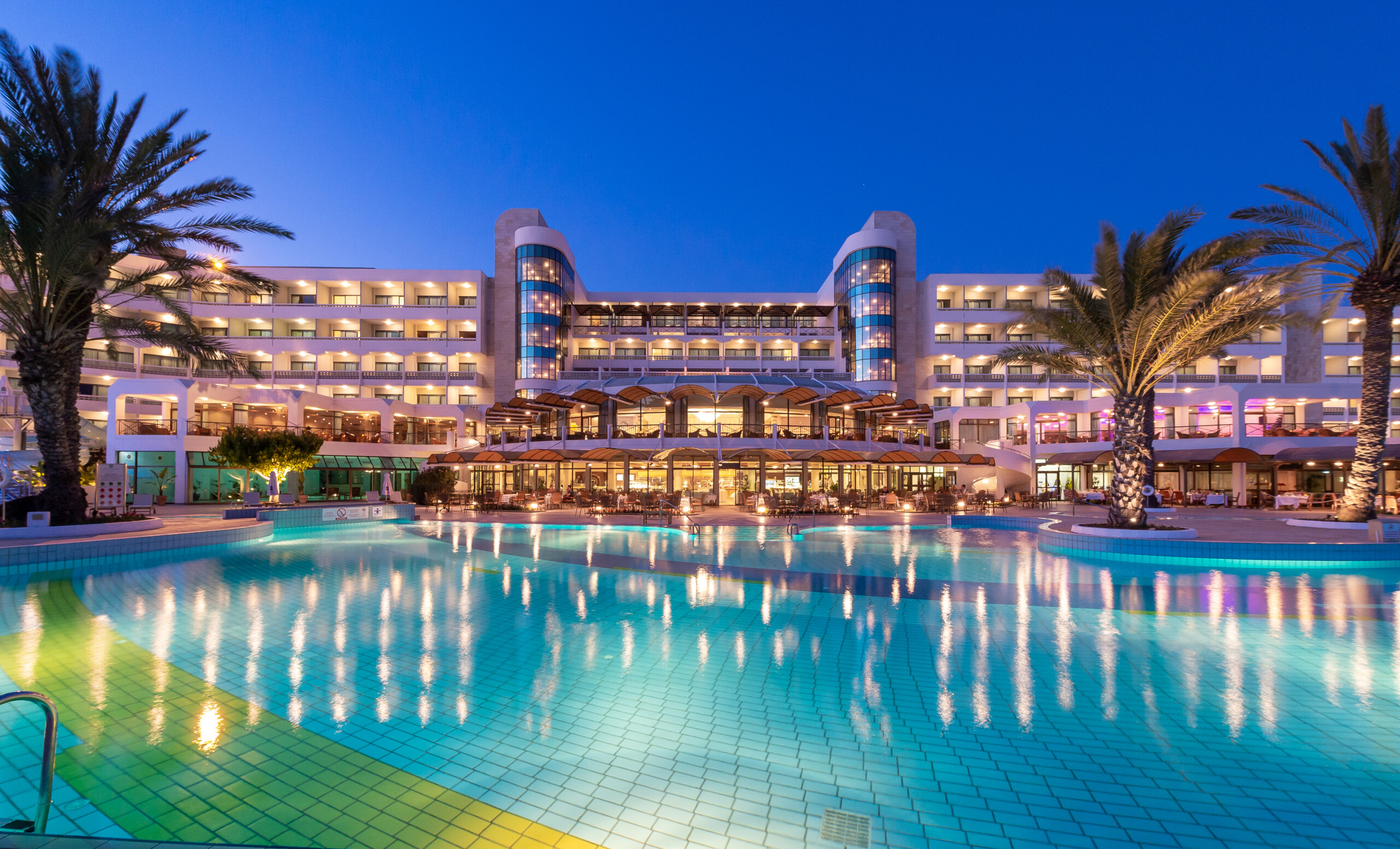 Athena Beach Hotel-Spoljasnji izgled.jpg