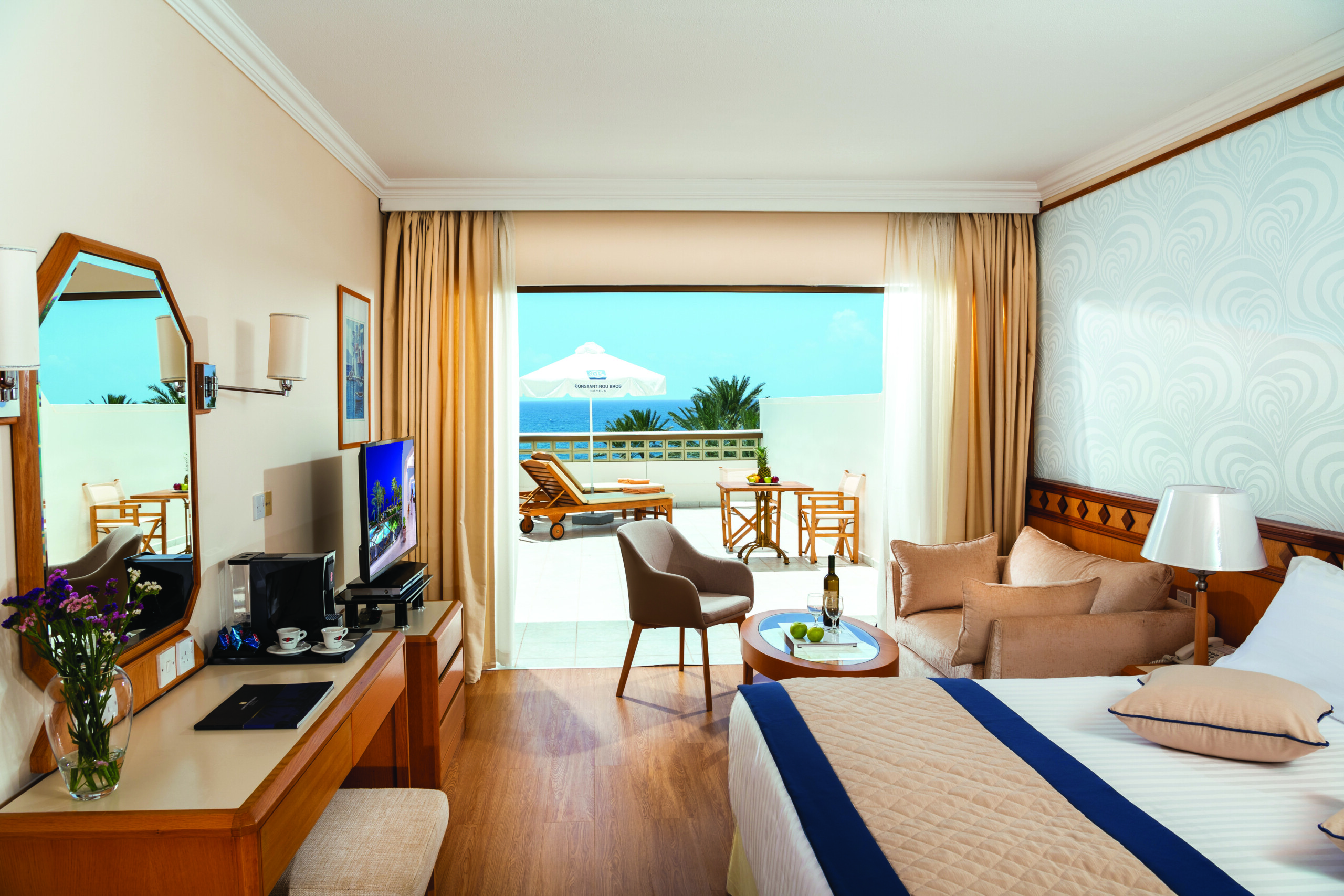 Athena Beach Hotel-Superior deluxe soba.jpg