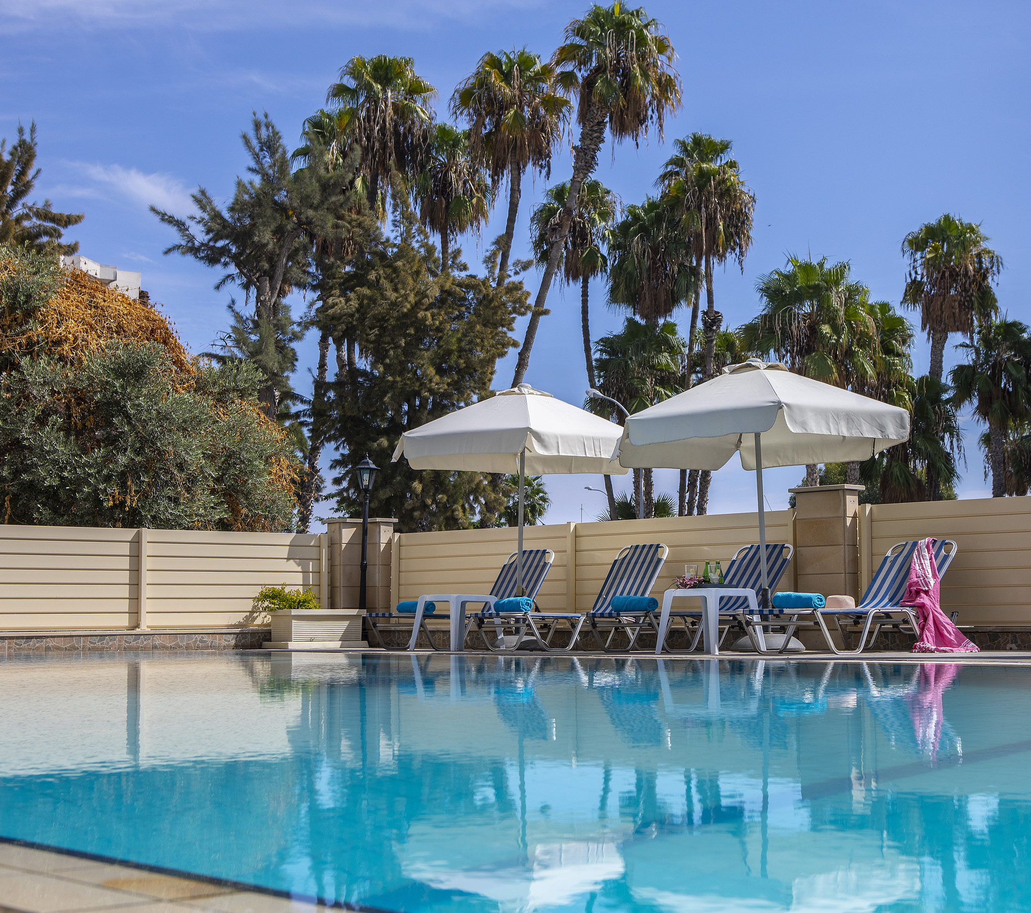 Kapetanios Limassol Hotel-Bazen.jpg