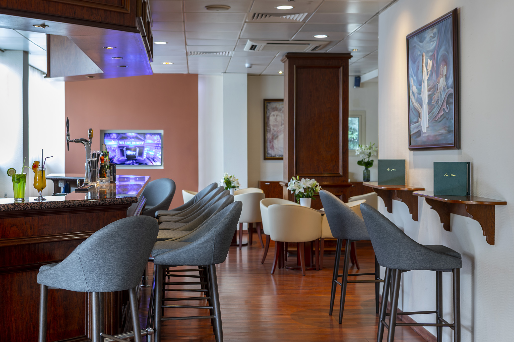 Kapetanios Limassol Hotel-Lobby bar.jpg