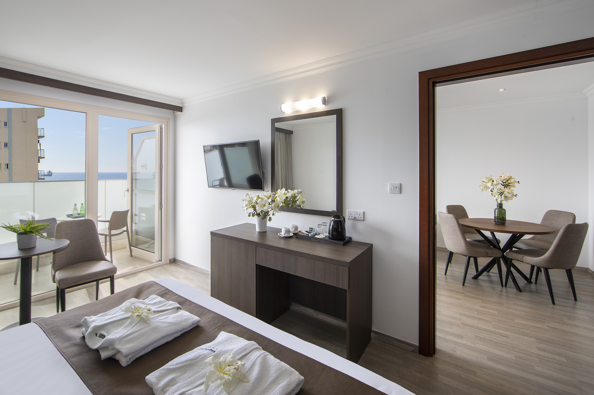 Kapetanios Limassol Hotel-Suite.jpg