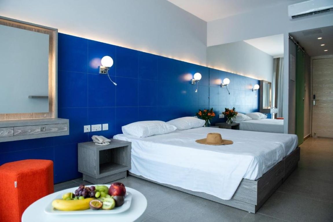 Park Beach Hotel-Standardna soba pogled more.jpg