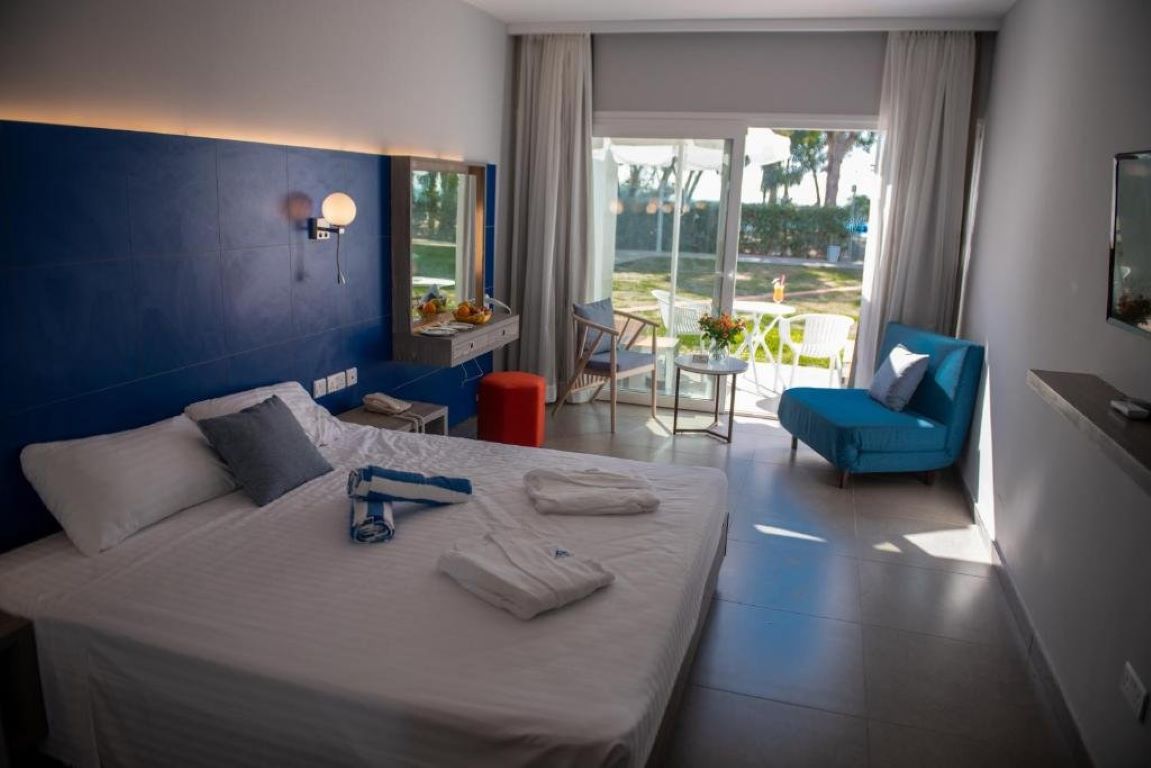 Park Beach Hotel-Trokrevetna soba.jpg