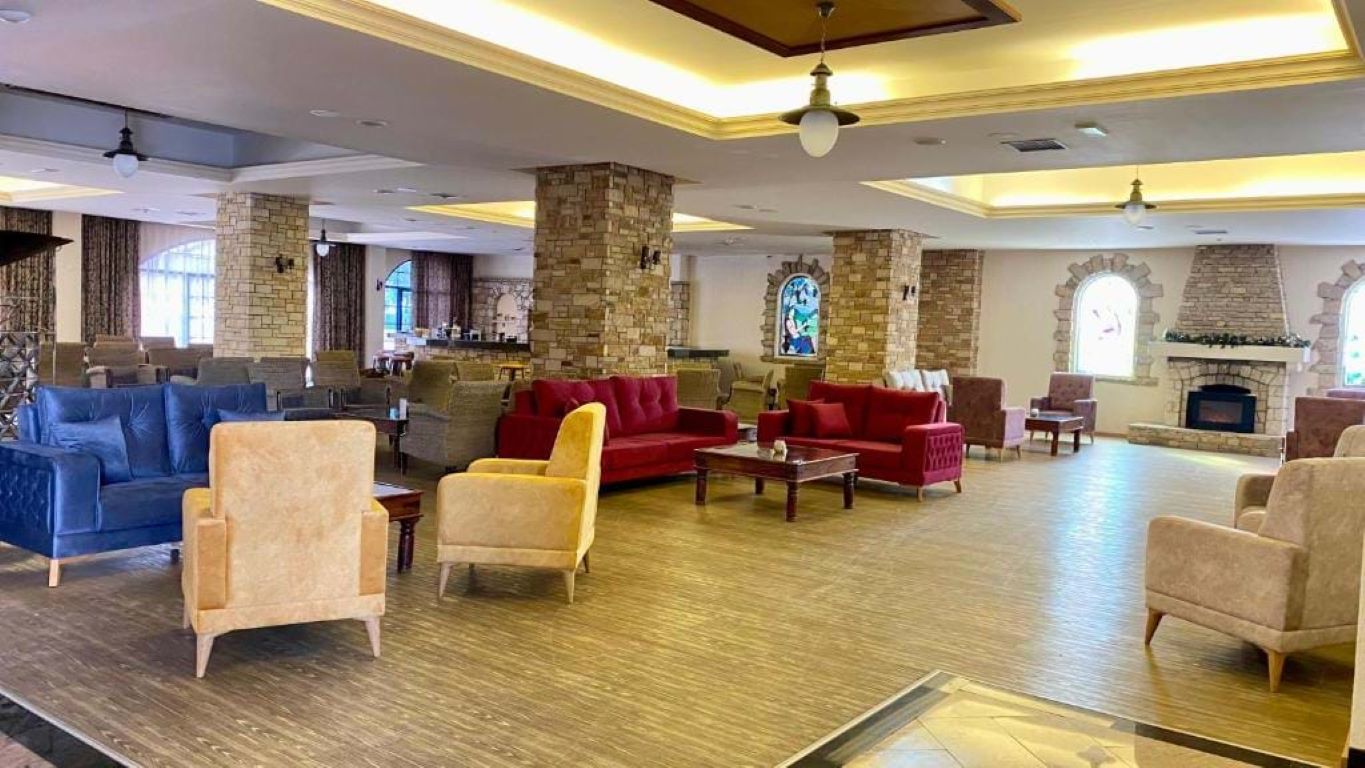 Navarria Hotel-Lobby.jpg