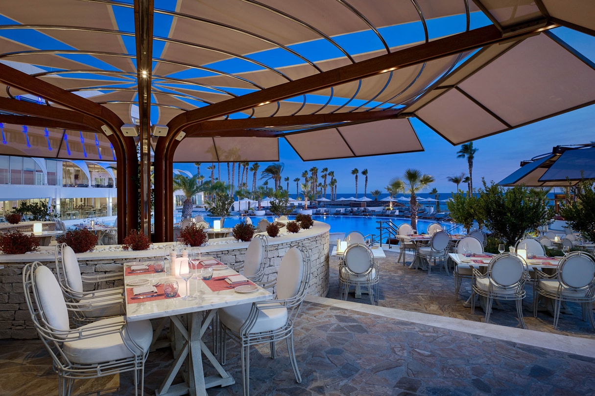 Parklane Hotel-Restoran pored bazena.jpg
