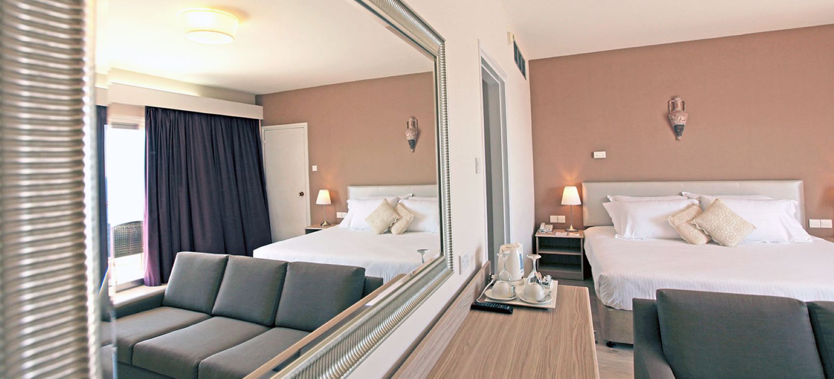 Poseidonia Beach Hotel-Executive suite pogled more.jpg