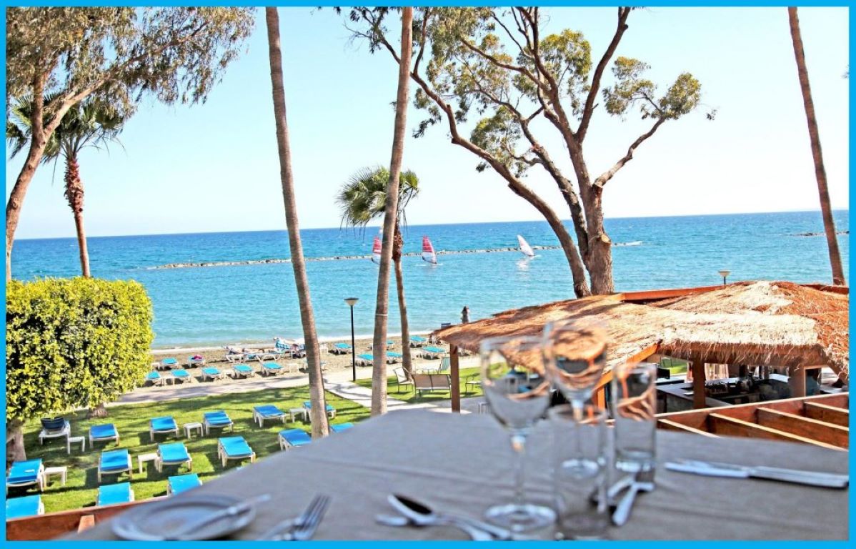 Poseidonia Beach Hotel-Pogled na more.jpg