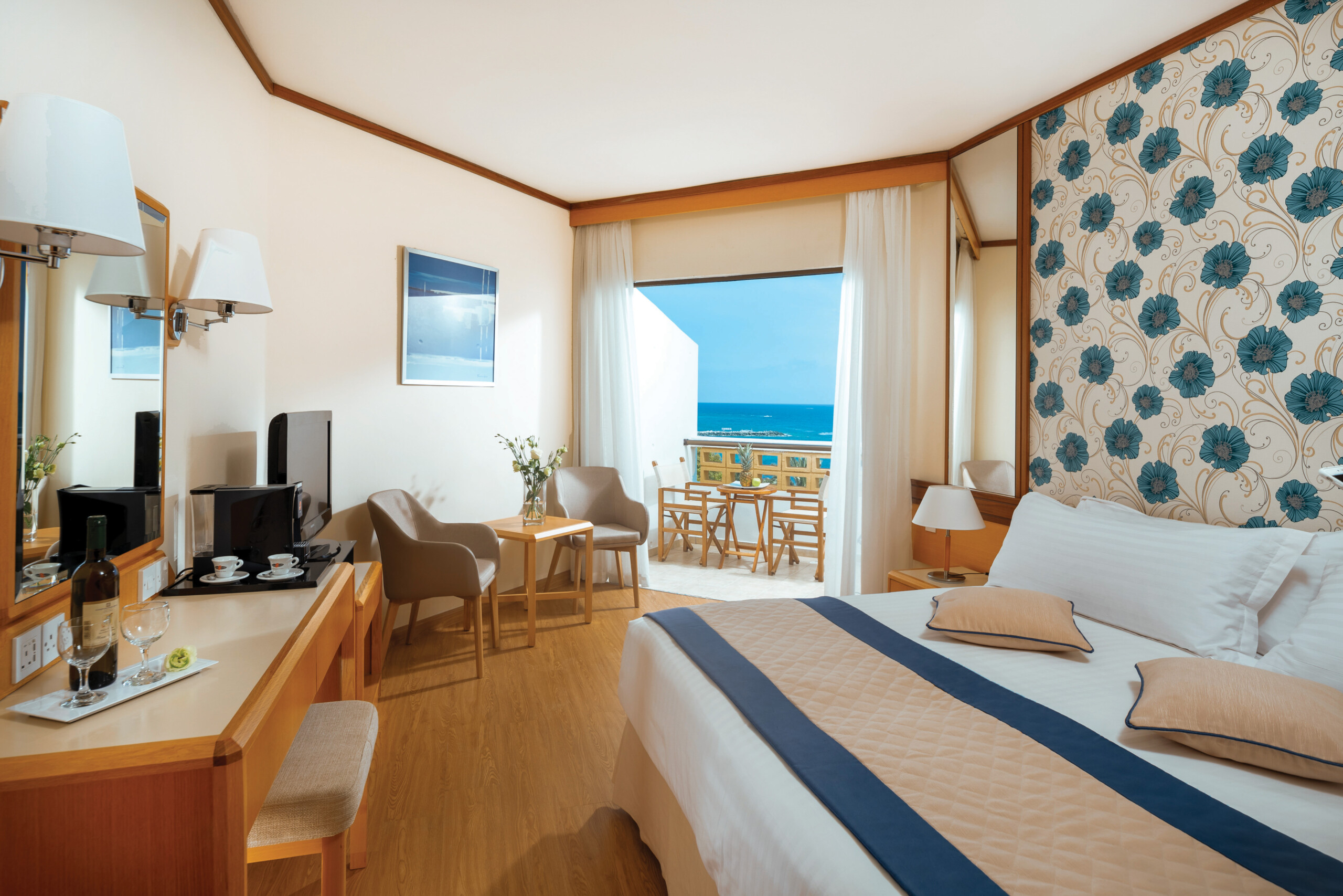 Athena Royal Beach Hotel-Classic soba.jpg