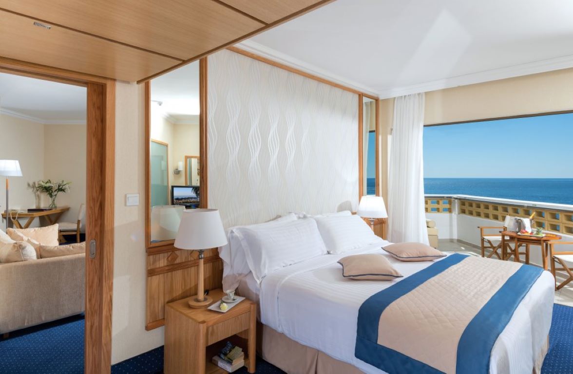 Athena Royal Beach Hotel-Executive jednosoban suite.jpg