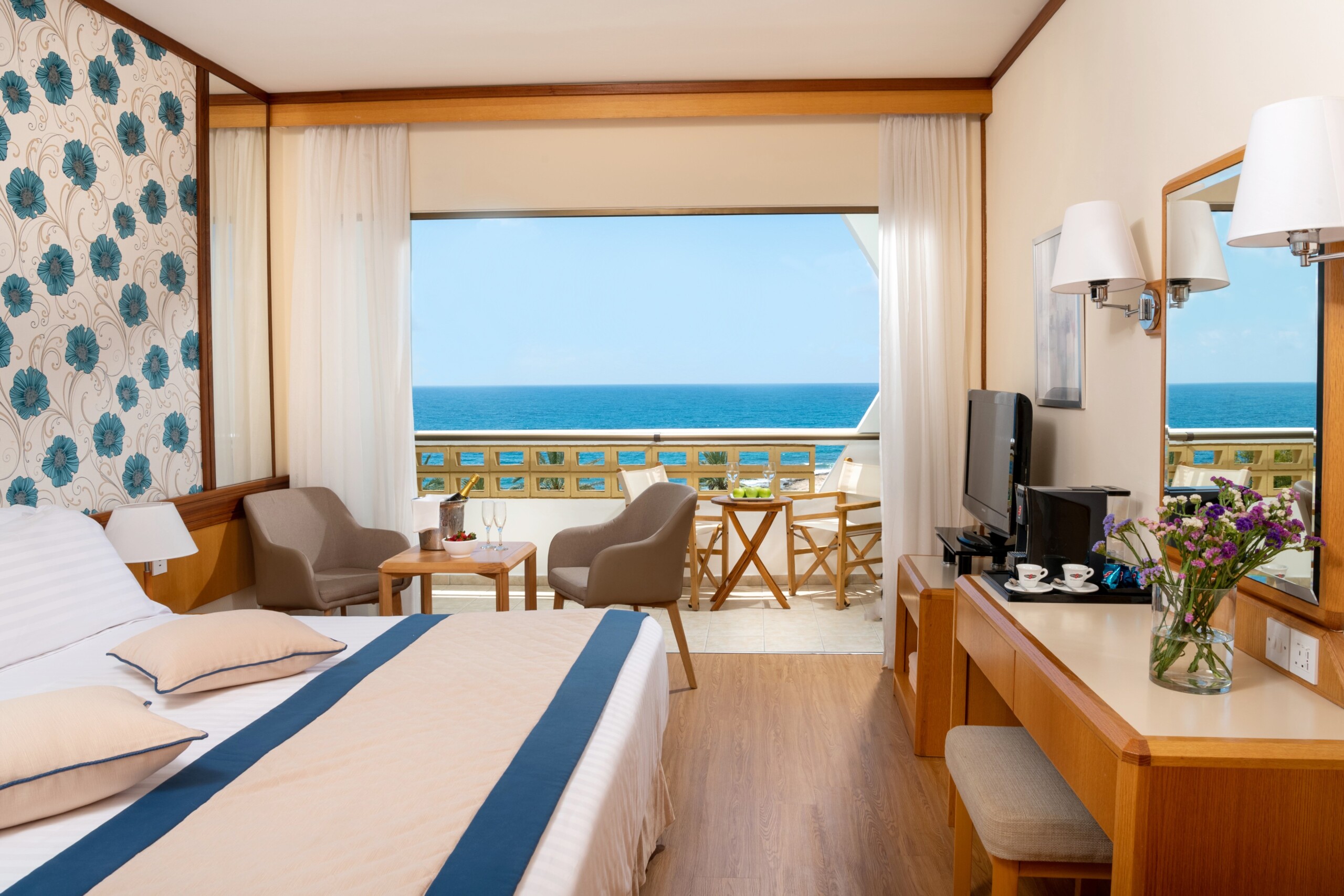 Athena Royal Beach Hotel-Superior soba.jpg