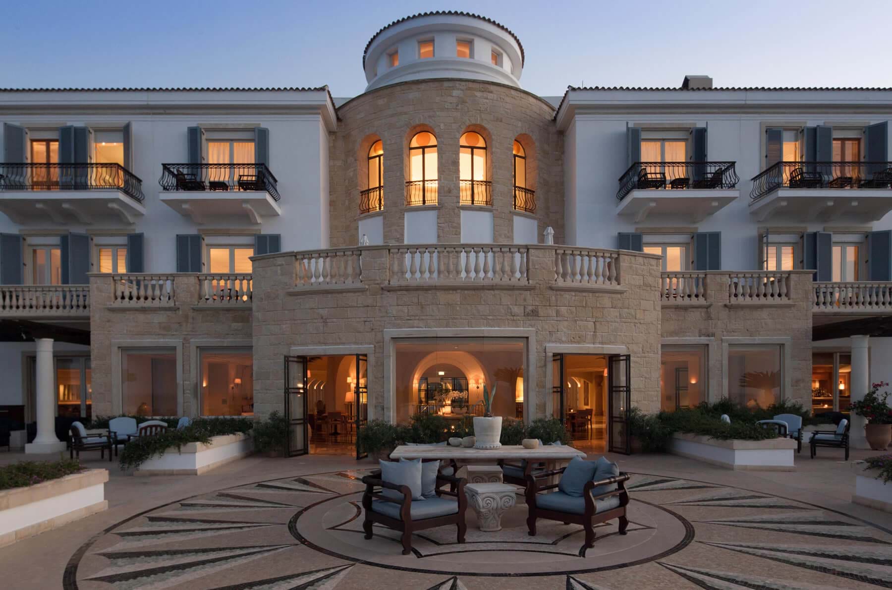 Anassa Hotel-Terasa restorana.jpg