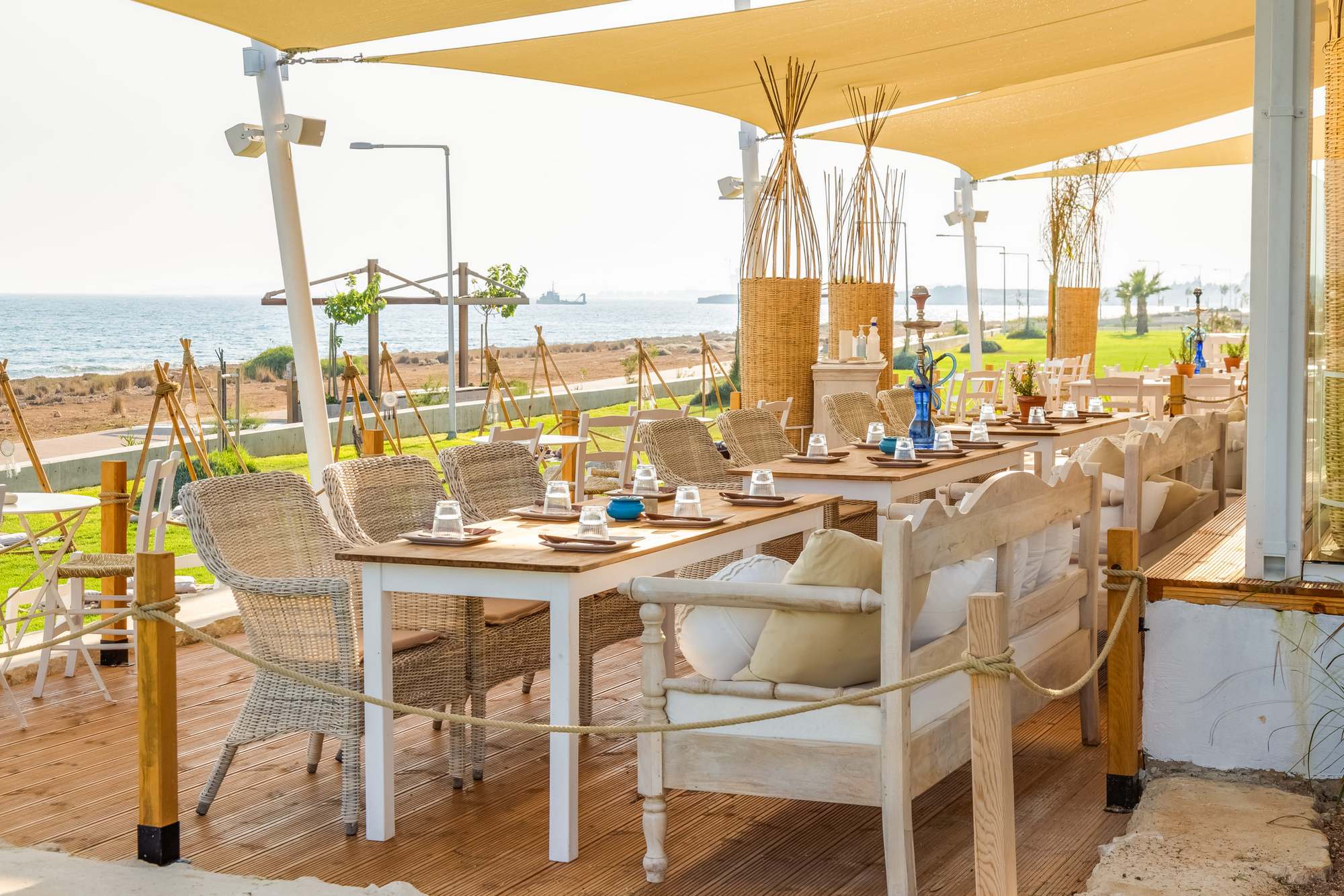 Piere Anne Beach Hotel-Bar na plazi.jpg