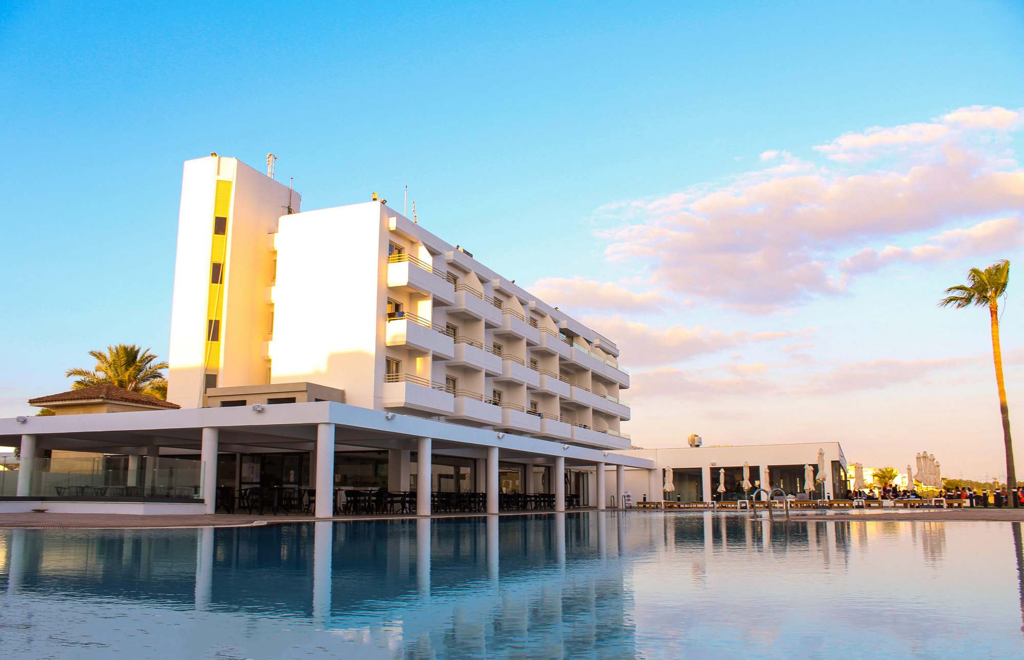 Piere Anne Beach Hotel-Hotel spolja.jpg