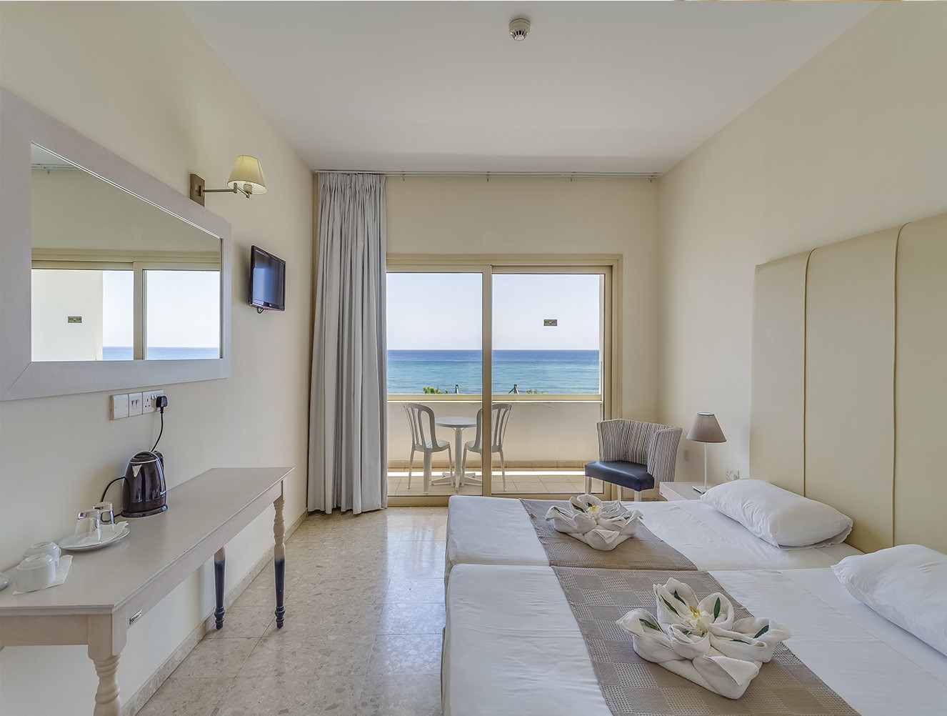 Piere Anne Beach Hotel-Standardna soba pogled more.jpg
