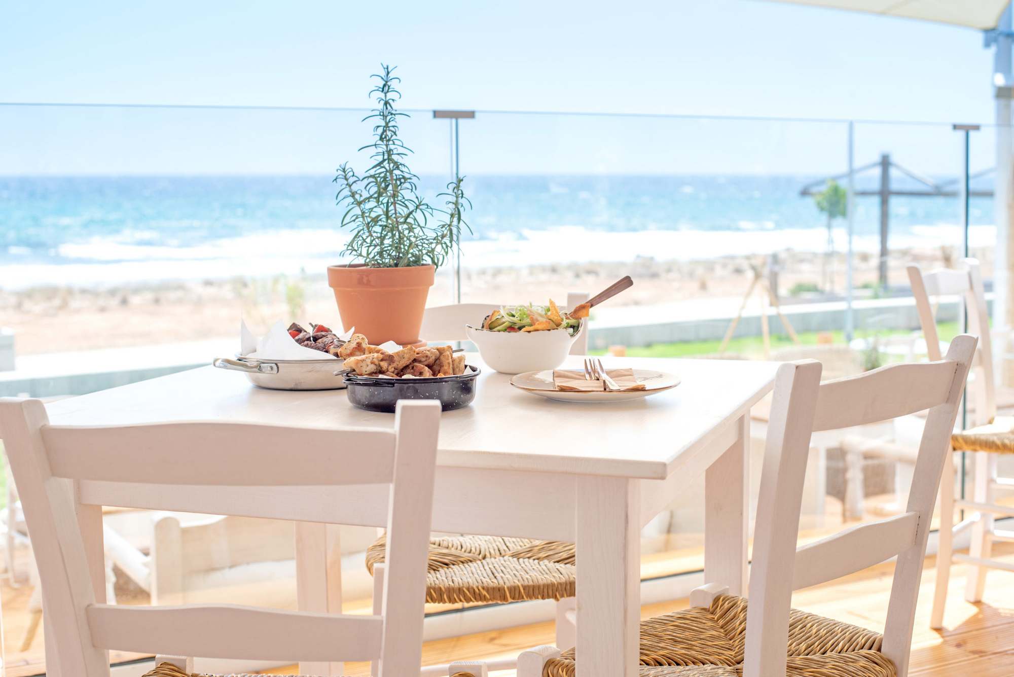 piere Anne Beach Hotel-Restoran na plazi.jpg
