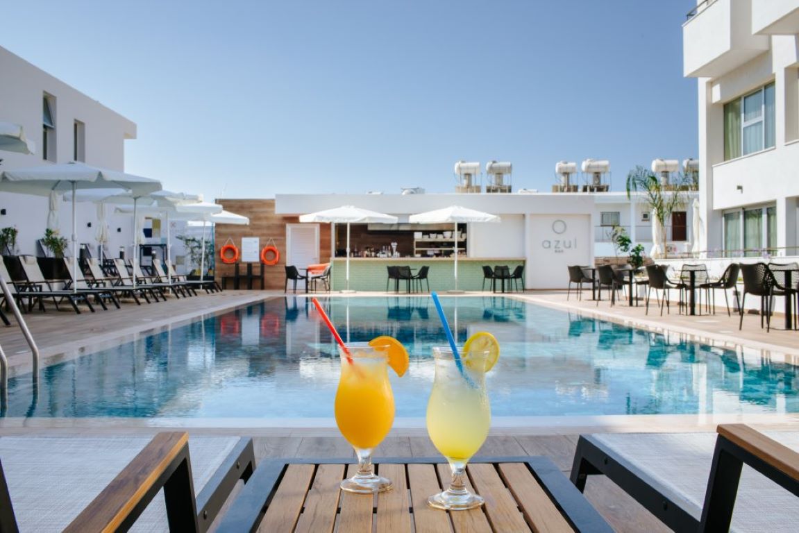 Cosmo Napa Hotel-Bazen na otvorenom.jpg