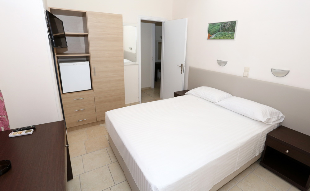 Hotel Karyatides room 5.jpg