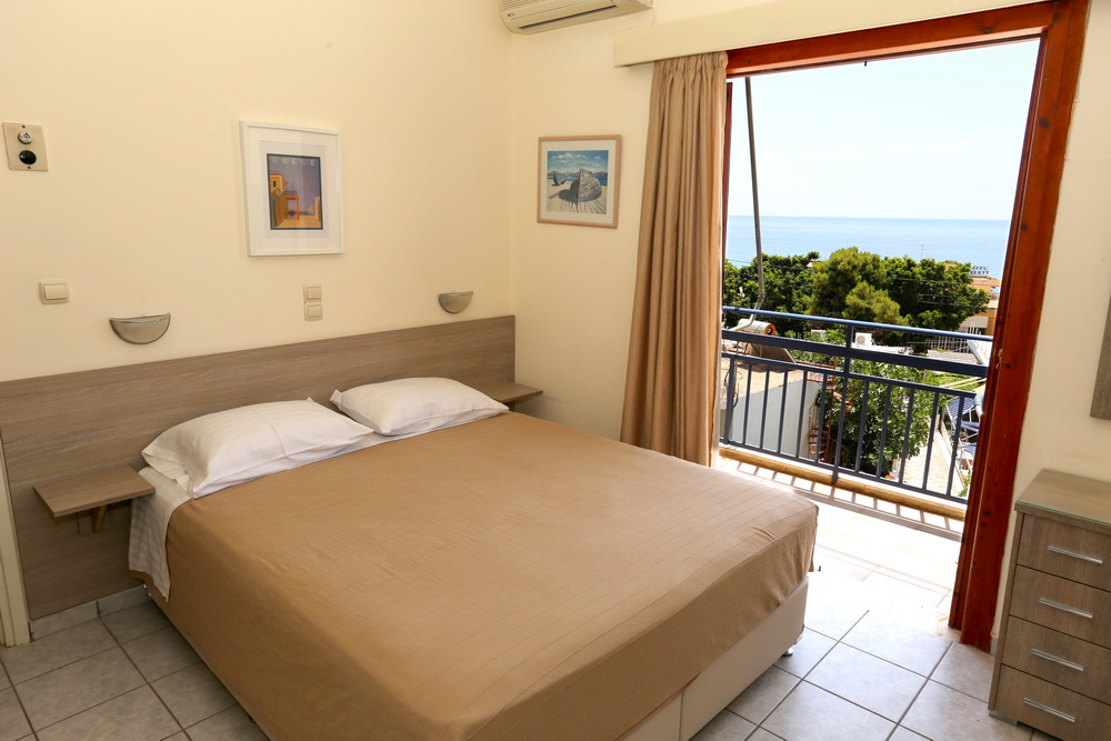 Hotel Karyatides room.jpg