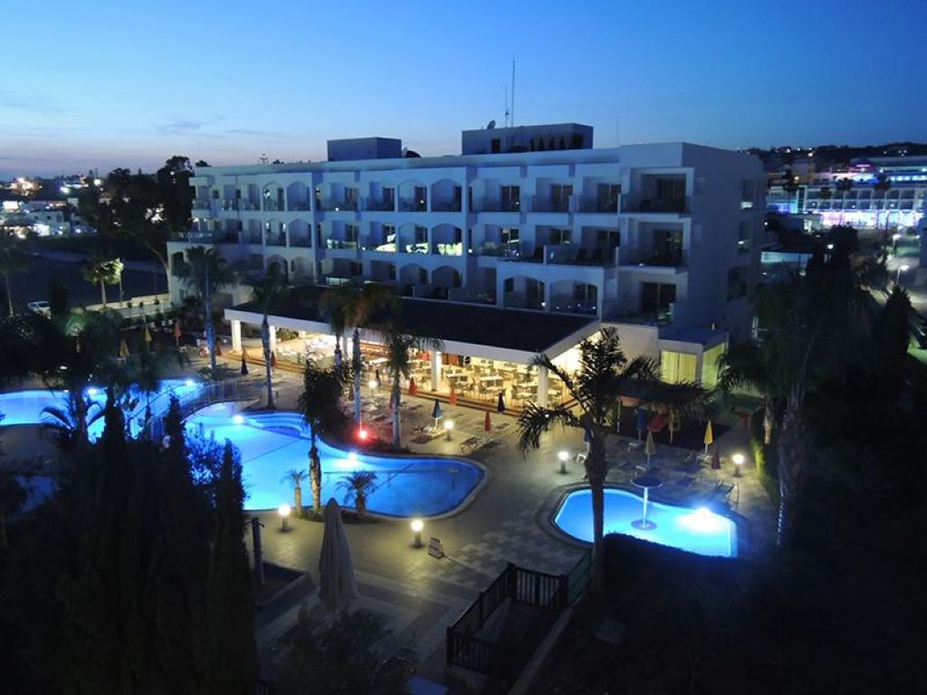 Anesis Hotel-Nocni izgled.jpg