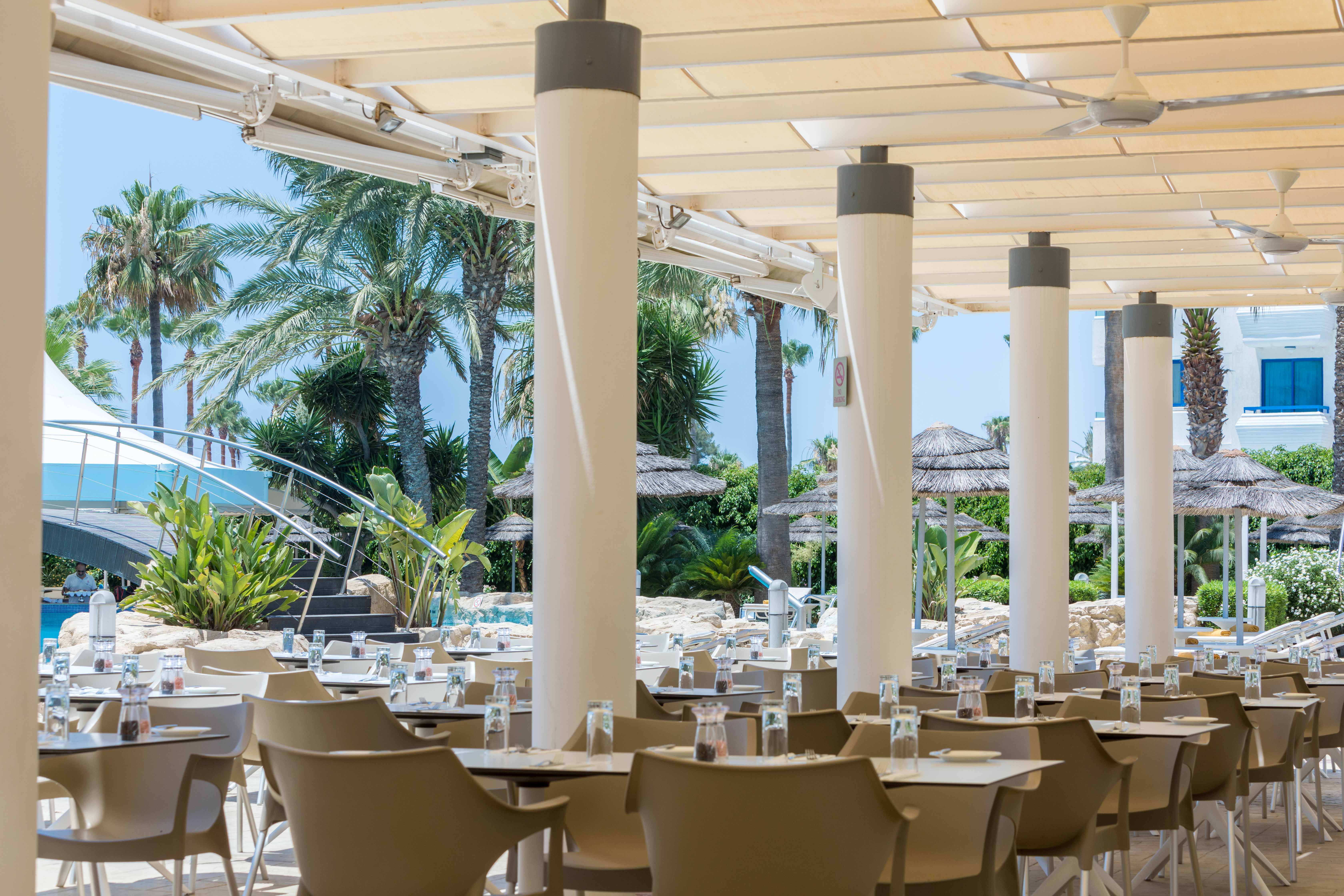 Tasia Maria Beach Hotel-Terasa restorana.jpg