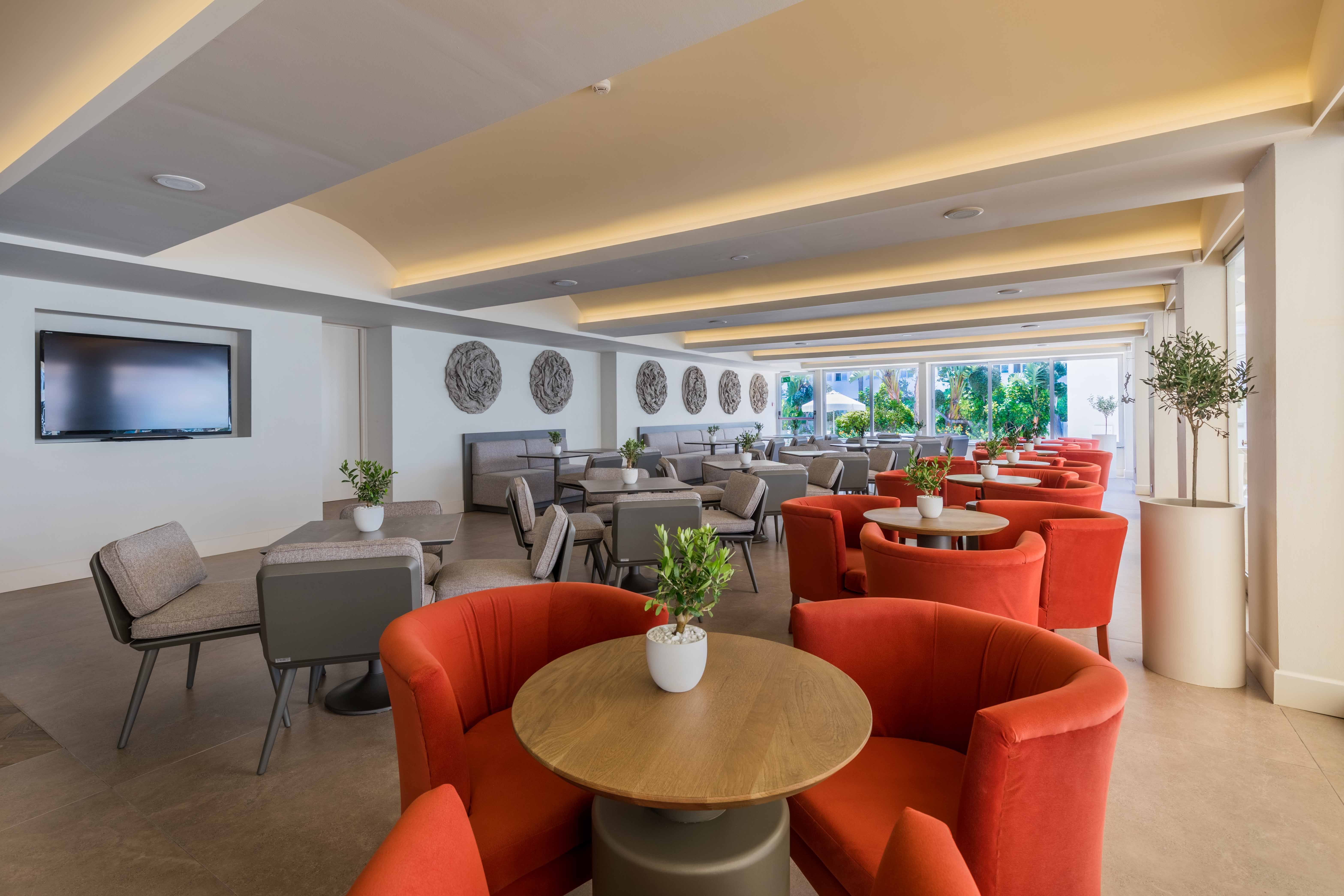 Tasia Maris Beach Hotel-Lobby bar.jpg