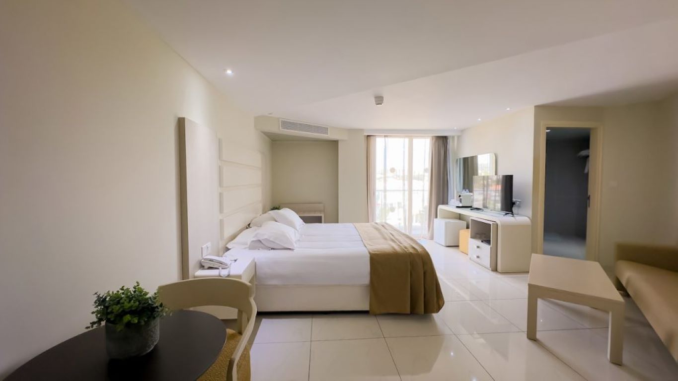 Tasia Maris Beach Hotel-Premium soba.jpg