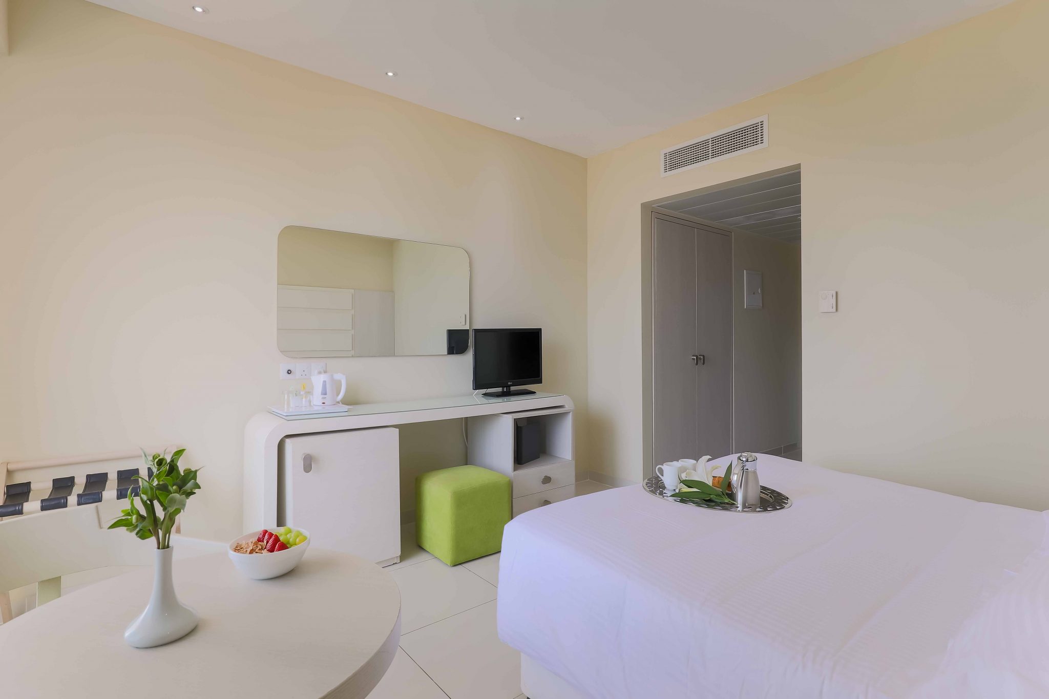 Tasia Maris Beach Hotel-Standardna soba kopno.jpg