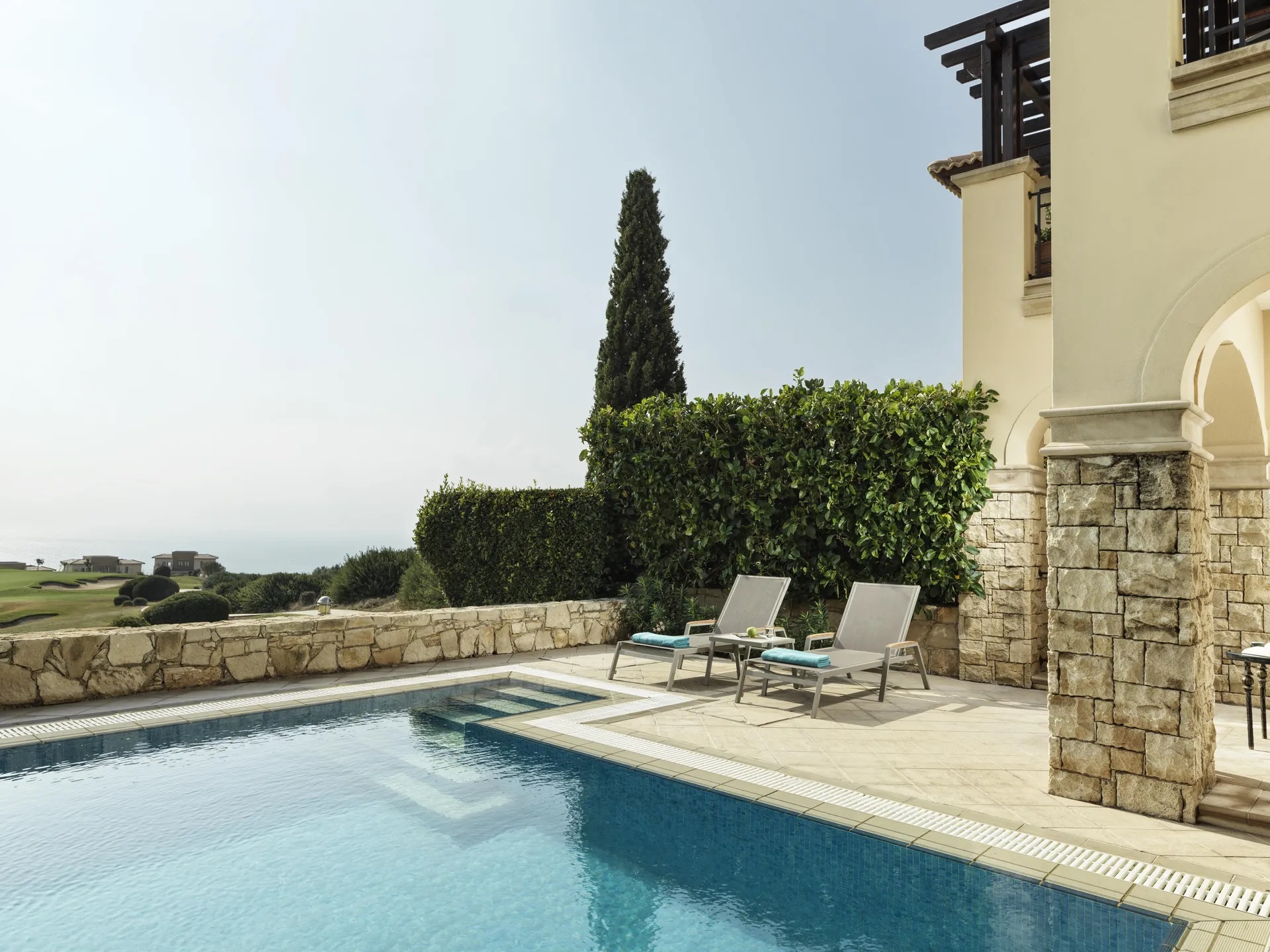 Aphrodite Hills Hotel by Atlantica-Deluxe soba privatni bazen.jpg