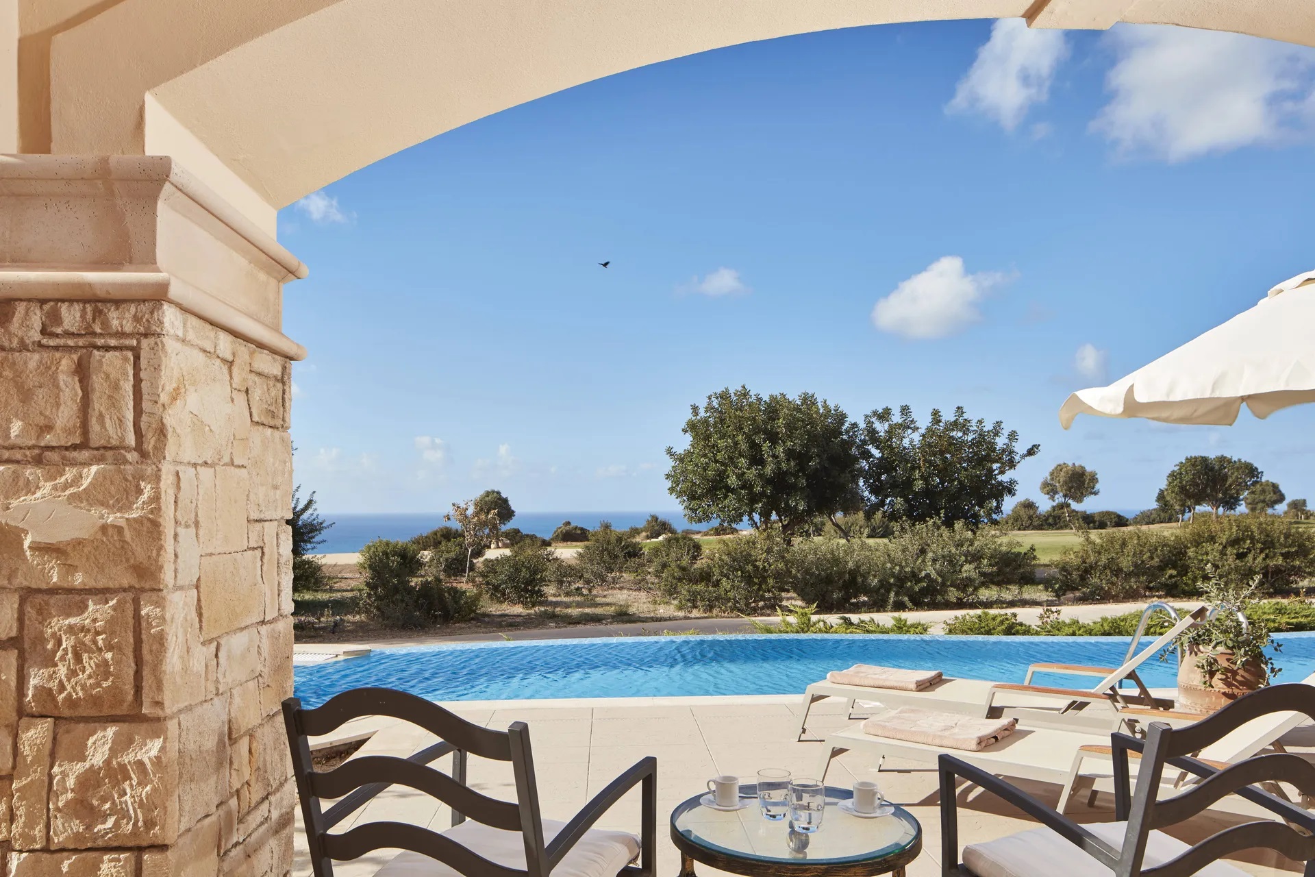 Aphrodite Hills Hotel by Atlantica-Porodicni suite privatni bazen.jpg