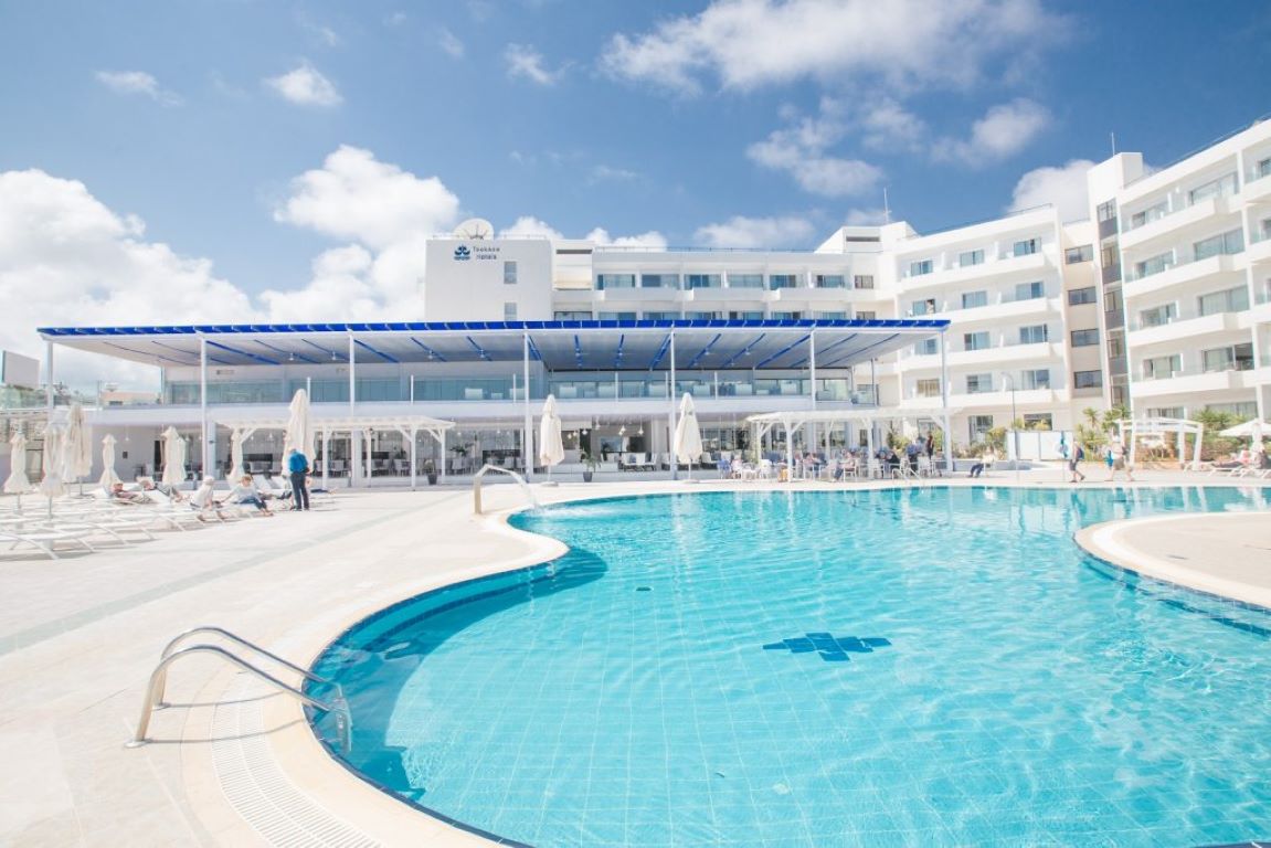 Odessa Beach Hotel-Bazen.jpg