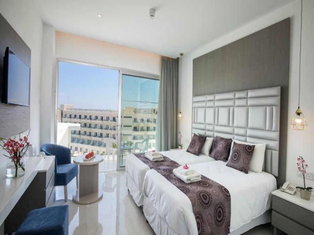 Tsokkos Protaras Hotel-Deluxe soba.jpg