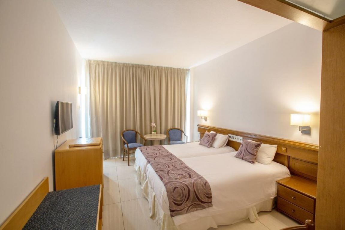Tsokkos Protaras Hotel-Standardna soba.jpg
